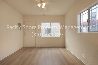 839 Bartlett St in Los Angeles, CA - Foto de edificio - Building Photo