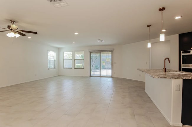 2433 W Jessica Ln in Phoenix, AZ - Building Photo - Building Photo