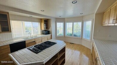 6186 Squires Ln in Reno, NV - Building Photo - Building Photo