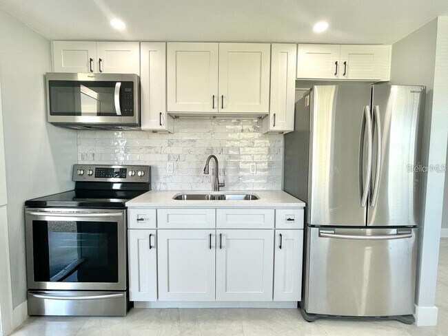164 S New York Ave in Englewood, FL - Building Photo - Building Photo
