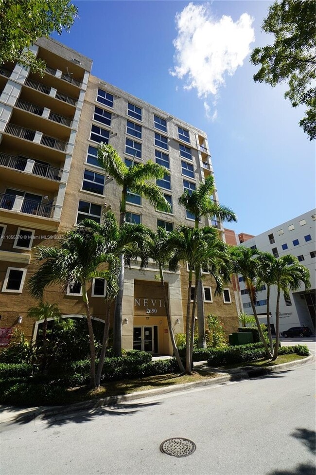 2650 SW 37th Ave in Miami, FL - Foto de edificio - Building Photo