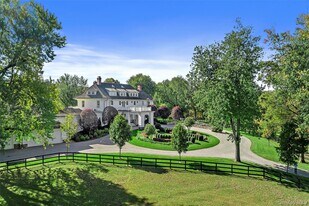 270 Guard Hill Rd in Mt Kisco, NY - Building Photo