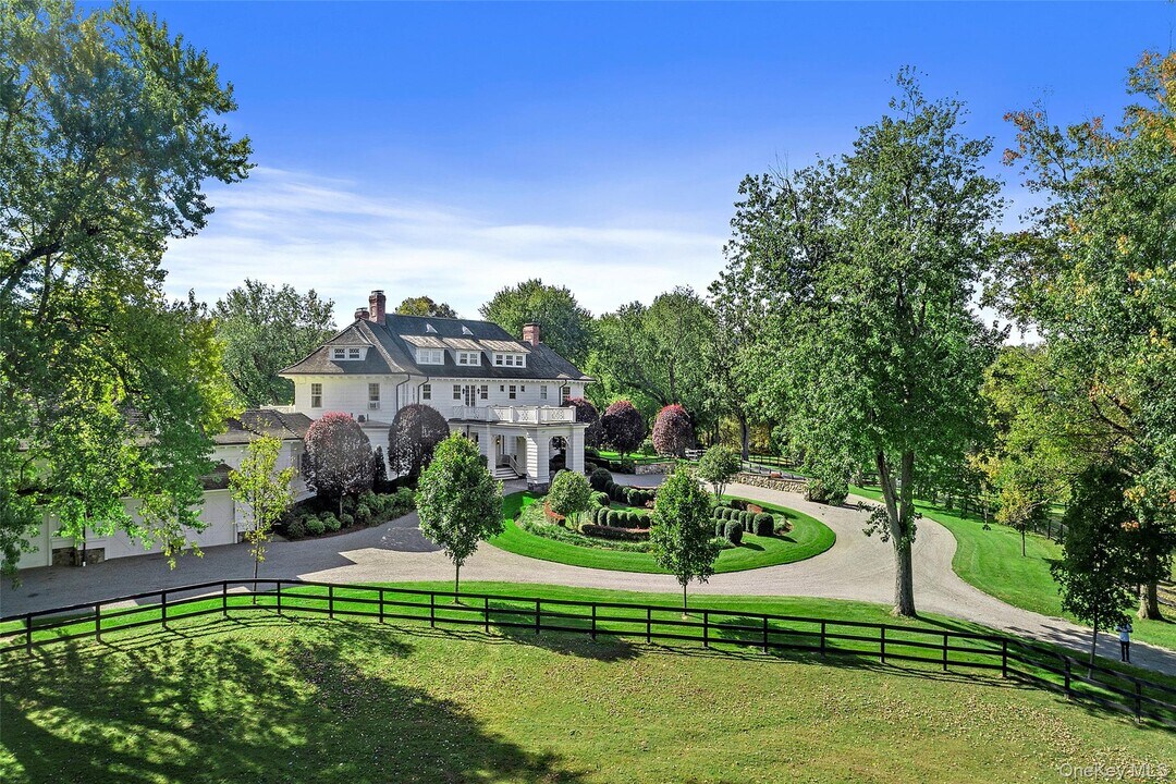 270 Guard Hill Rd in Mt Kisco, NY - Building Photo