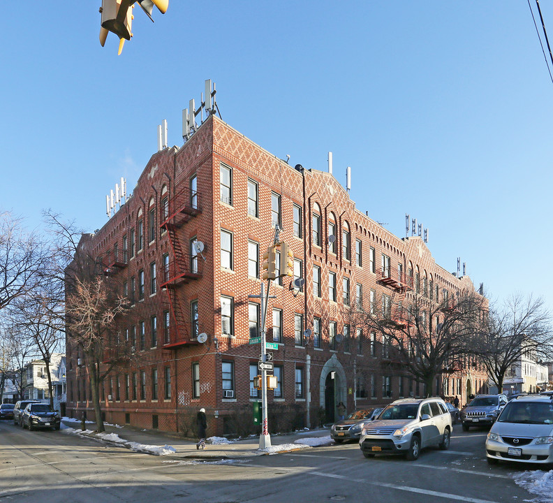 371 Etna St in Brooklyn, NY - Building Photo