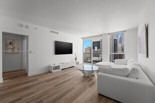 244 Biscayne Blvd, Unit Residence 2407 in Miami, FL - Building Photo