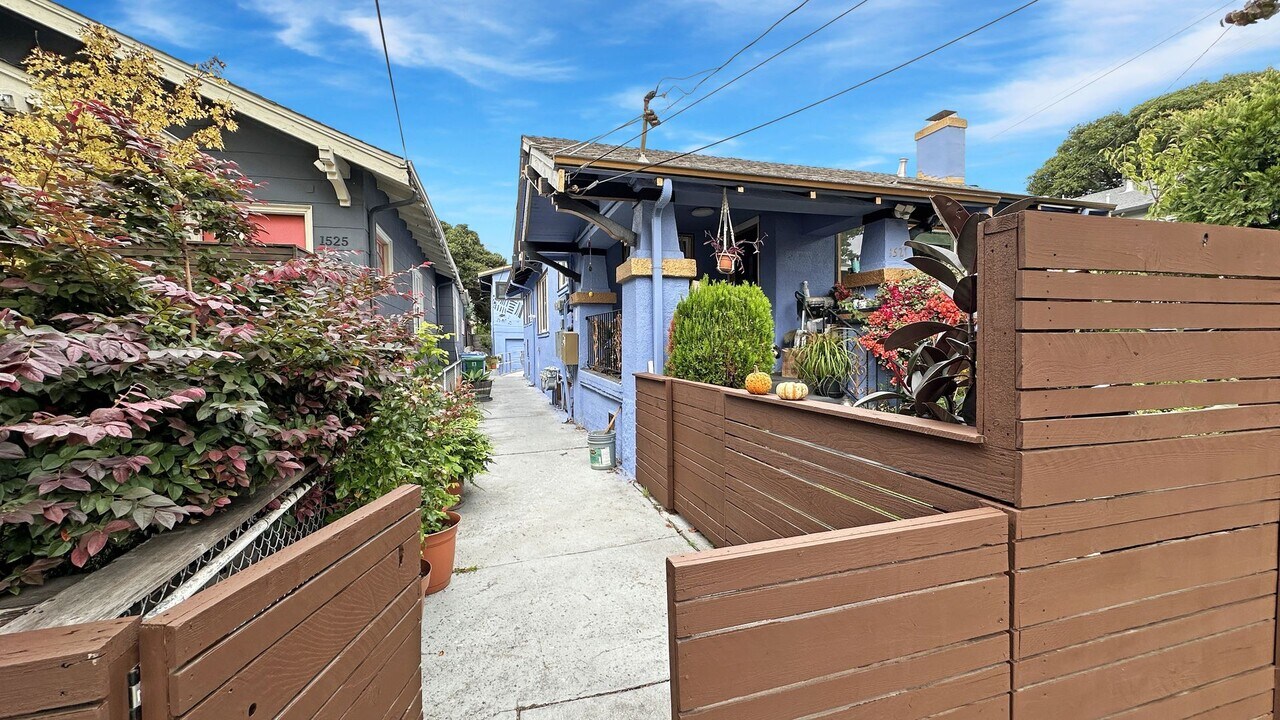 1527 Julia St in Berkeley, CA - Building Photo