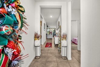 6545 NW Oaklawn Way in Port St. Lucie, FL - Foto de edificio - Building Photo