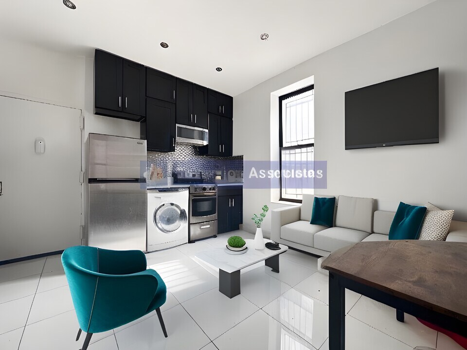 932 Amsterdam Ave in New York, NY - Building Photo