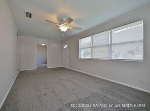 565 Brookview Dr N in Jacksonville, FL - Building Photo - Building Photo