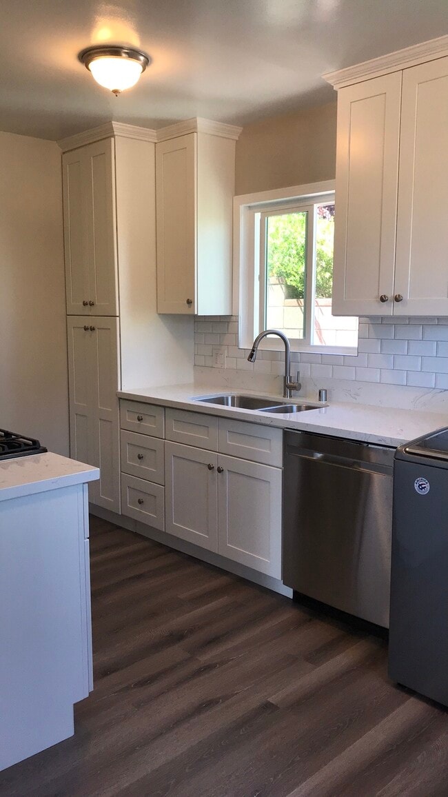 731 Oro Ter, Unit Single in San Pedro, CA - Building Photo - Building Photo