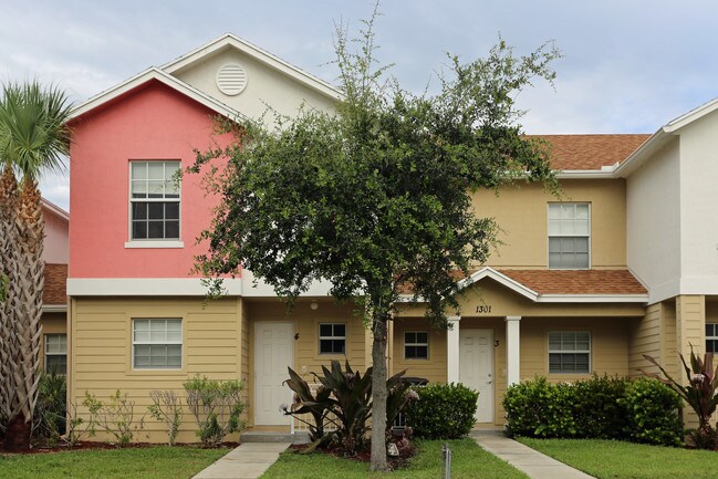 1301 Henrietta Ave in West Palm Beach, FL - Building Photo - Building Photo