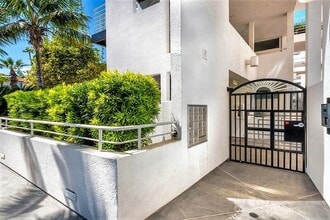 101 Coast Blvd, Unit 4B in La Jolla, CA - Building Photo - Building Photo