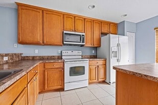 1944 SE High Springs Dr in Port St. Lucie, FL - Building Photo