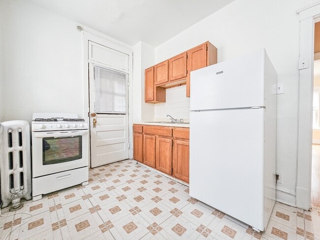 4445 N Damen Ave