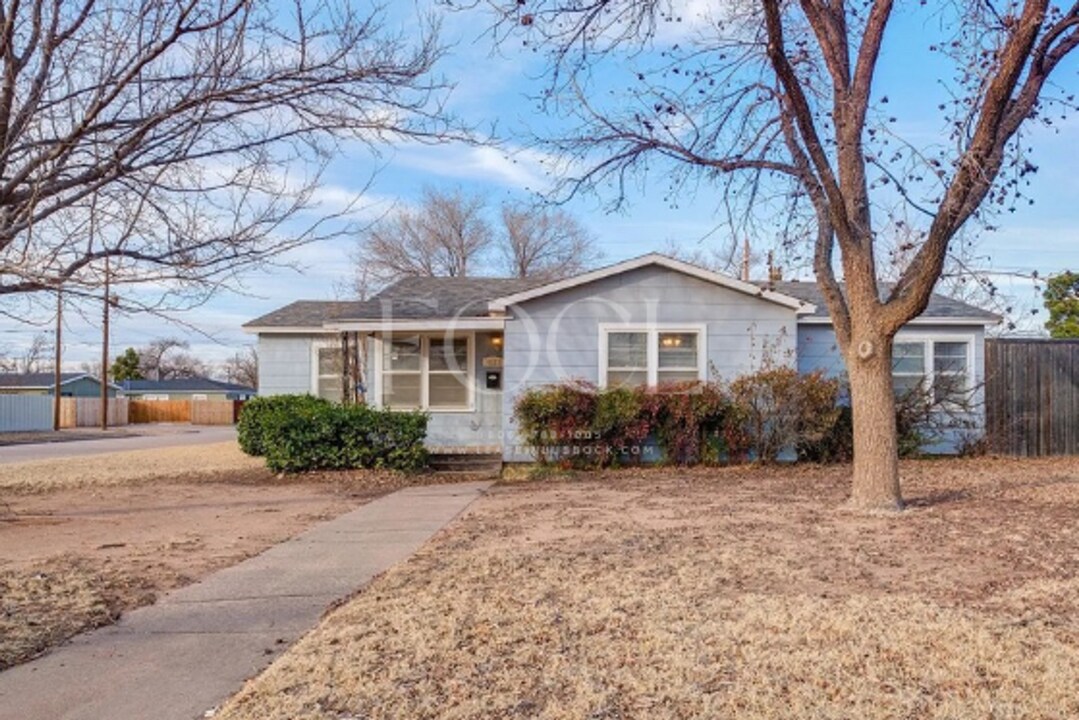 4020 33rd St in Lubbock, TX - Building Photo