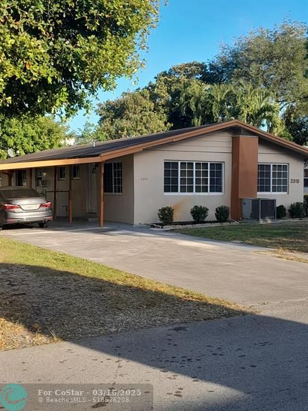 2313 SW 61st Ave in Miramar, FL - Foto de edificio