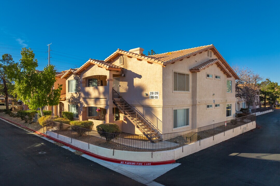 Angel Point Condominiums in Las Vegas, NV - Building Photo