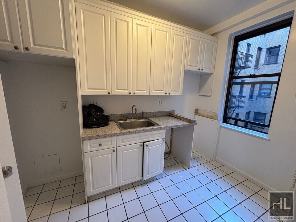 WEST 45 STREET in New York, NY - Building Photo