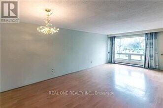 27 Tuscarora Dr in Toronto, ON - Building Photo - Building Photo