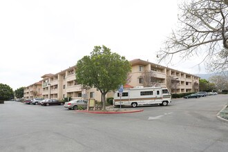 Santa Paulan Senior Apartments in Santa Paula, CA - Foto de edificio - Building Photo