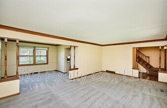 2101 Pleasant St in West Des Moines, IA - Building Photo - Building Photo