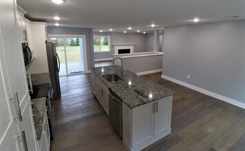 5041 Medina Rd in Copley, OH - Foto de edificio - Building Photo