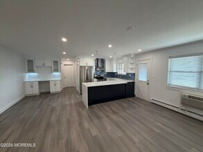 135 Wharfside Dr in Monmouth Beach, NJ - Building Photo - Building Photo