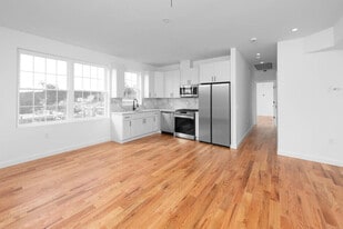 125 Broughton Ave in Bloomfield, NJ - Building Photo