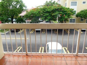 7701 Camino Real in Miami, FL - Building Photo - Building Photo