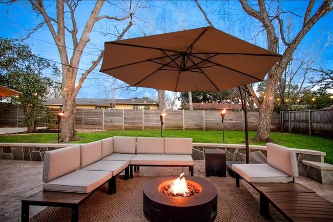 2511 Friar Tuck Ln in Austin, TX - Building Photo - Building Photo