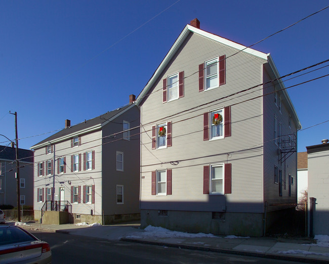 114-122 Davis St in Fall River, MA - Foto de edificio - Building Photo