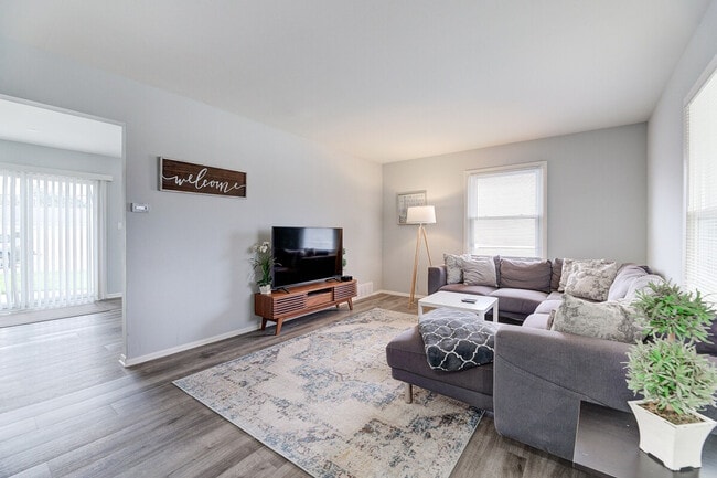 2408 Springdale Rd, Unit ID1296537P in Waukesha, WI - Foto de edificio - Building Photo