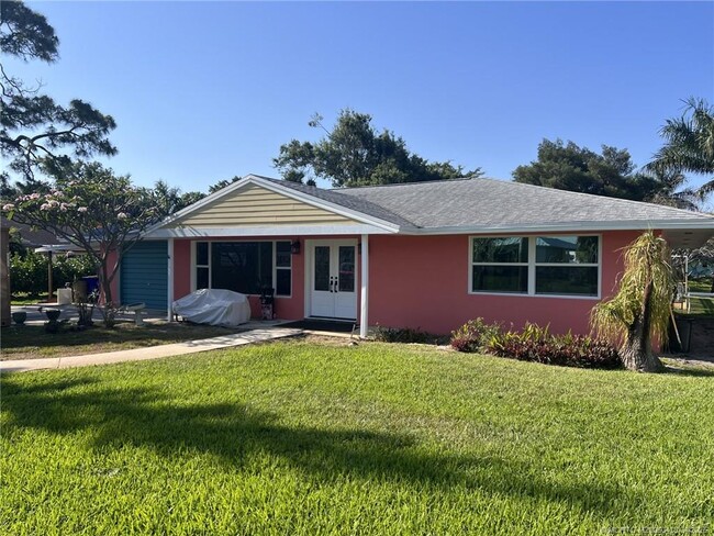 property at 652 NW Sunset Dr