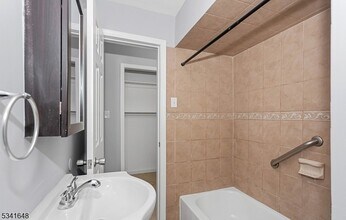 42 Rowland St in Newark, NJ - Building Photo - Building Photo