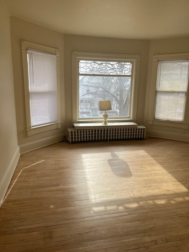 807 Dousman St, Unit UR, Unit UR