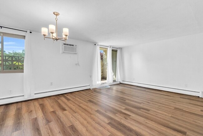 200 Park Terrace Dr, Unit 2 in Stoneham, MA - Foto de edificio - Building Photo