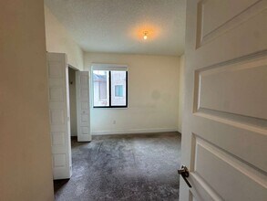 8311 NW 49th St in Doral, FL - Building Photo - Building Photo