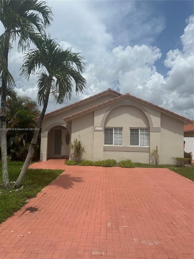 16771 NW 74th Ct in Hialeah, FL - Building Photo - Building Photo