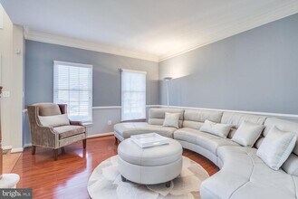 10857 Hunter Gate Way in Reston, VA - Building Photo - Building Photo