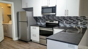 2806 Bull Run, Unit 2806 Bull Run Unit D in Taylor, TX - Building Photo