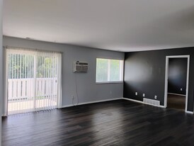 1112 N Poplar St in Fenton, MI - Building Photo