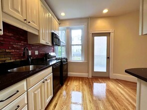 71 Babcock St, Unit Charming 1 Br in Brookline, MA - Foto de edificio - Building Photo
