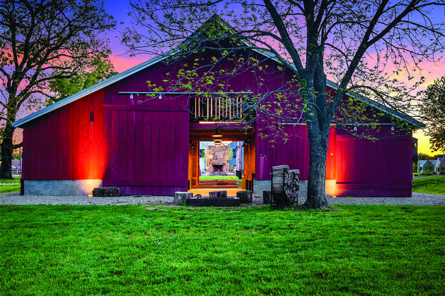 Red Barn in Bentonville, AR - Foto de edificio - Building Photo