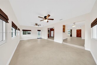 18600 SW 97th Ave in Cutler Bay, FL - Building Photo - Building Photo