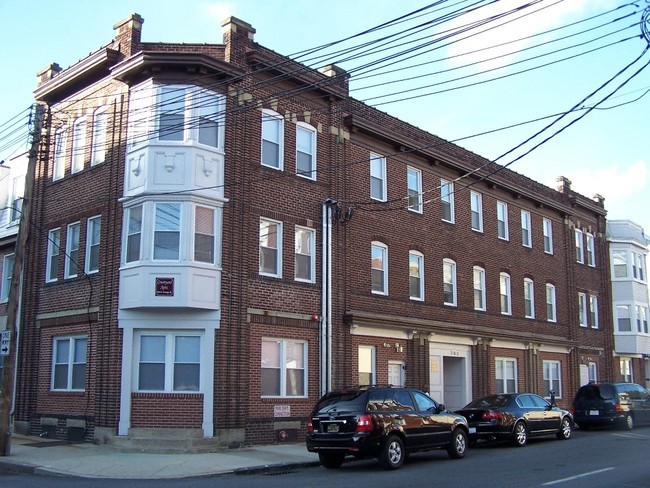 Courtyard Apartments in Wilmington, DE - Building Photo - Building Photo