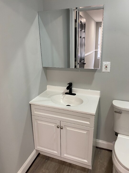 210 N Mount St in Baltimore, MD - Building Photo