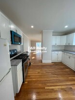 76 Summer St, Unit 1 Apartamentos