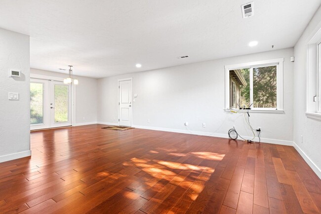 2677 Humbug Creek Rd in Jacksonville, OR - Building Photo - Building Photo