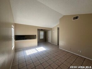 5523 Lochmoor in San Antonio, TX - Building Photo - Building Photo