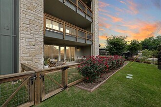 4704 Sunset Trail in Austin, TX - Foto de edificio - Building Photo